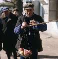 Verkufer auf dem Markt (Jilin/China) [00214-N-06]