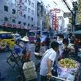 Chinatown mit Straenhndlern und Verkehr, Bangkok (Thailand) [00224-K-24]